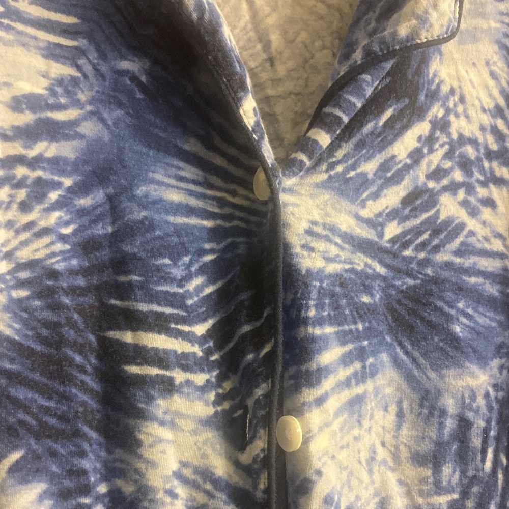 Lands' End Blue and White Patterned pajama set - Picture 4 of 9